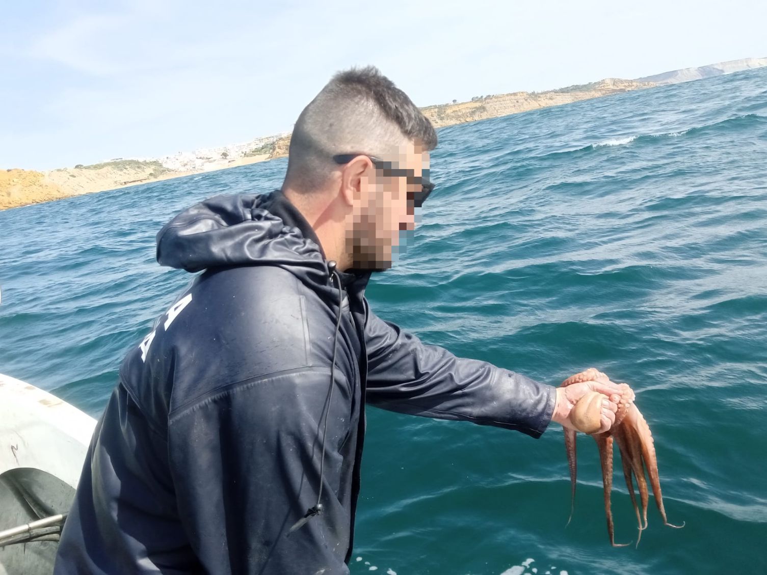 Polícia Marítima apreende arte de pesca e 15kg de polvo junto à praia das Cabanas Velhas em Vila do Bispo