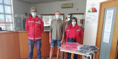 Bombeiros de Vila do Bispo recebem oferta de Equipamentos de Protecção Individual usados no combate aos incêndios