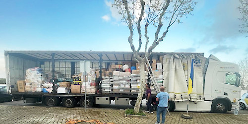 Carregamento de donativos parte de Lagos para ajudar o povo ucraniano