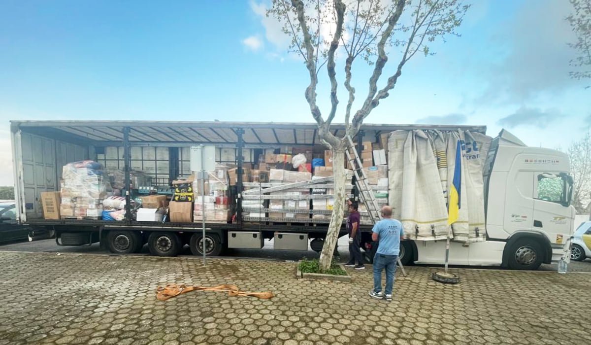 Carregamento de donativos parte de Lagos para ajudar o povo ucraniano