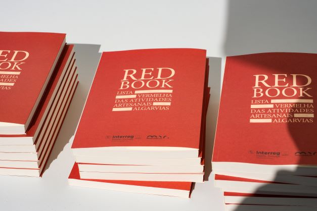 Red Book - Lista vermelha das actividades artesanais algarvias apresentada em Loulé