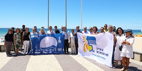 Bandeira Azul hasteada nas praias de Lagos