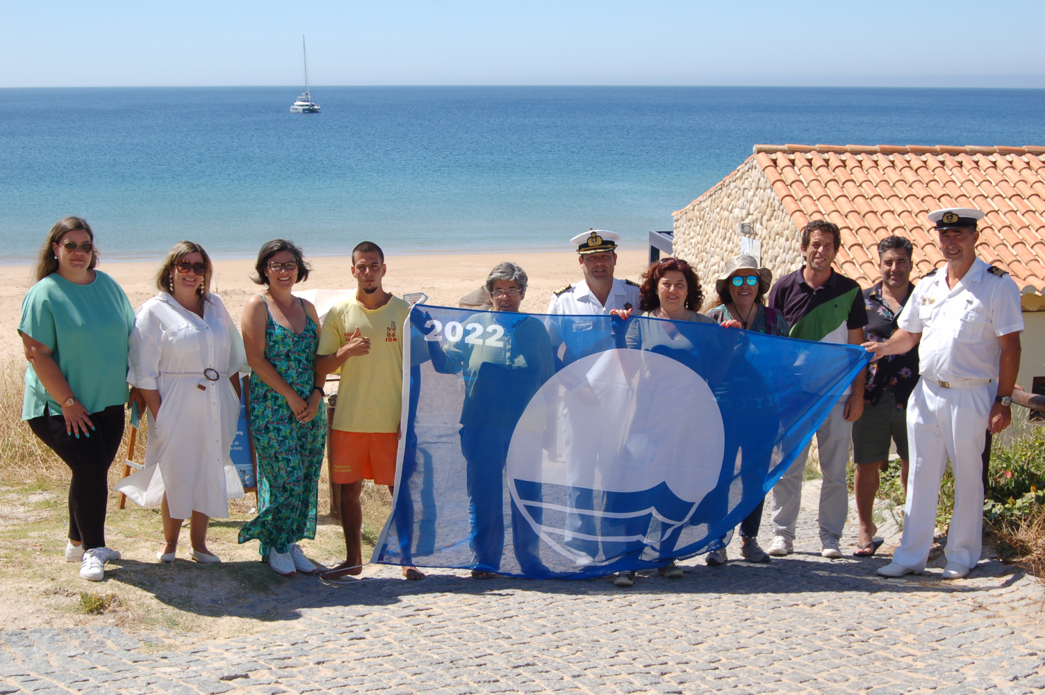 Bandeira Azul hasteada nas praias de Vila do Bispo