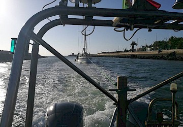 Autoridade Marítima Nacional auxilia veleiro inglês à entrada da barra do Porto de Lagos