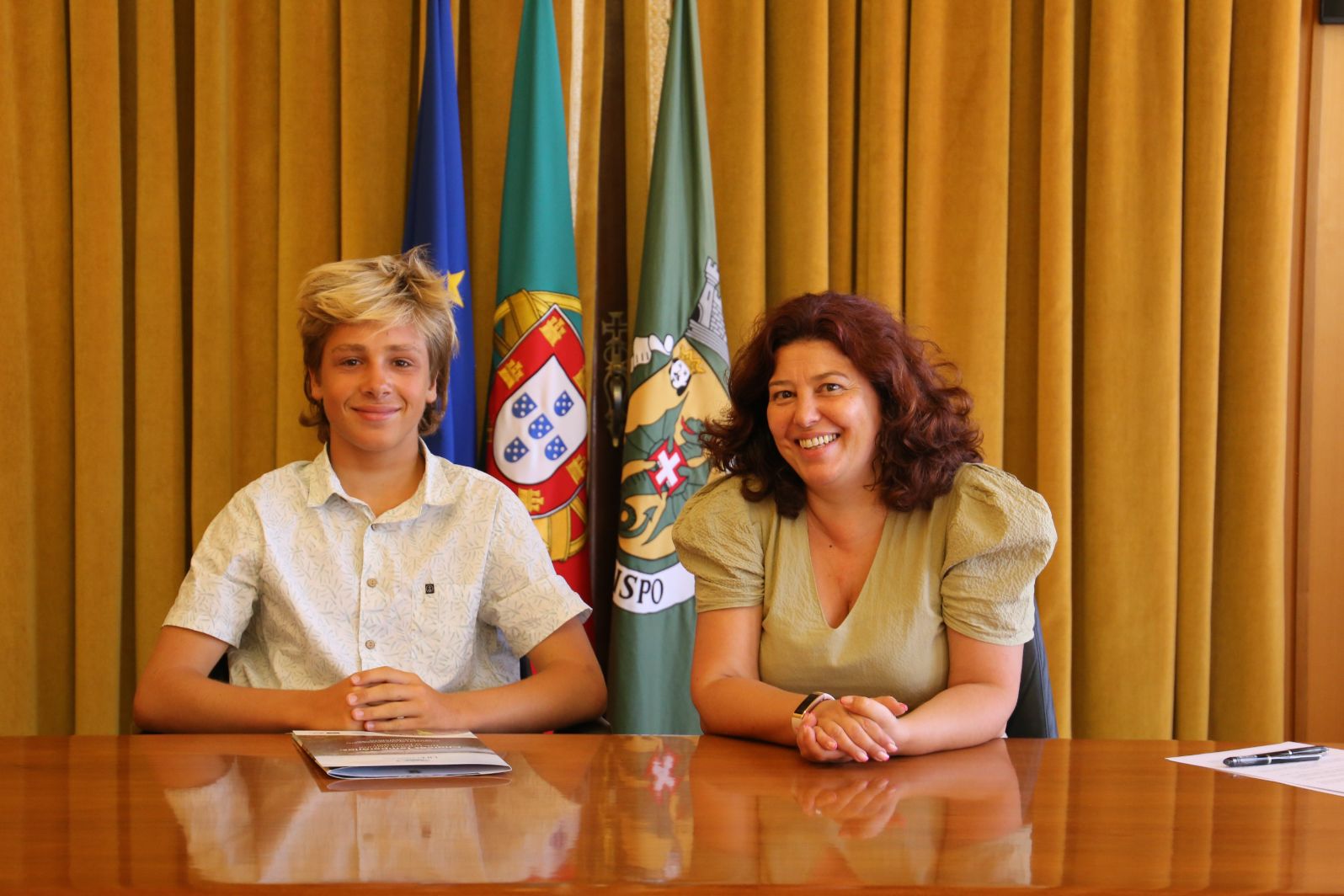 Município de Vila do Bispo celebra contrato de patrocínio com atleta de surf