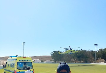 Resgatado praticante de surf após queda acidental na praia do Tonel em Vila do Bispo