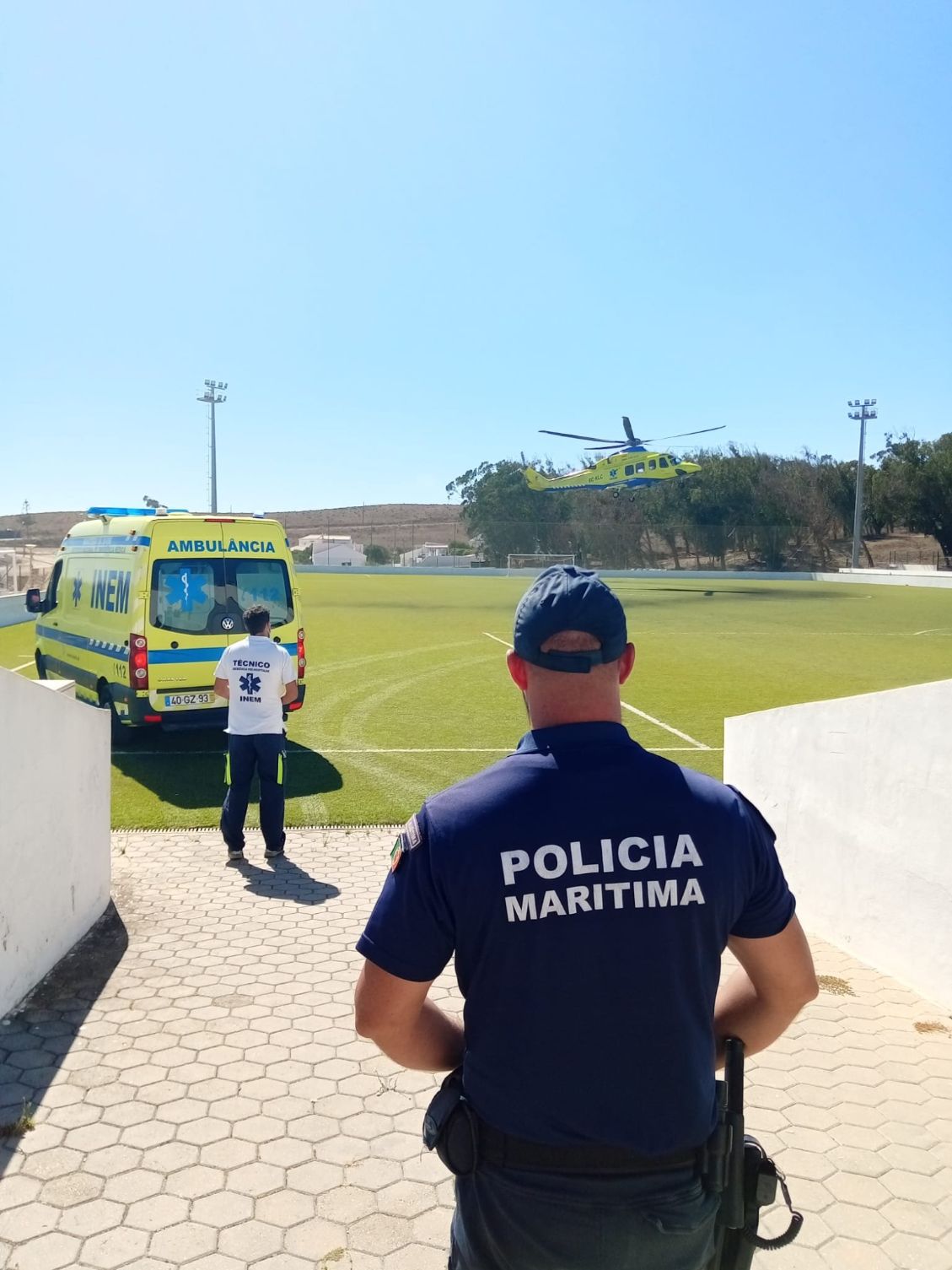 Resgatado praticante de surf após queda acidental na praia do Tonel em Vila do Bispo