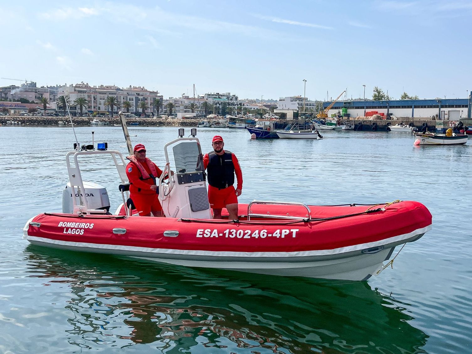 Equipa de Salvamento Aquático do Corpo de Bombeiros com nova embarcação