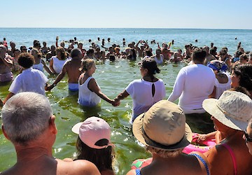 Praia da Manta Rota revive  a tradição do Banho Santo