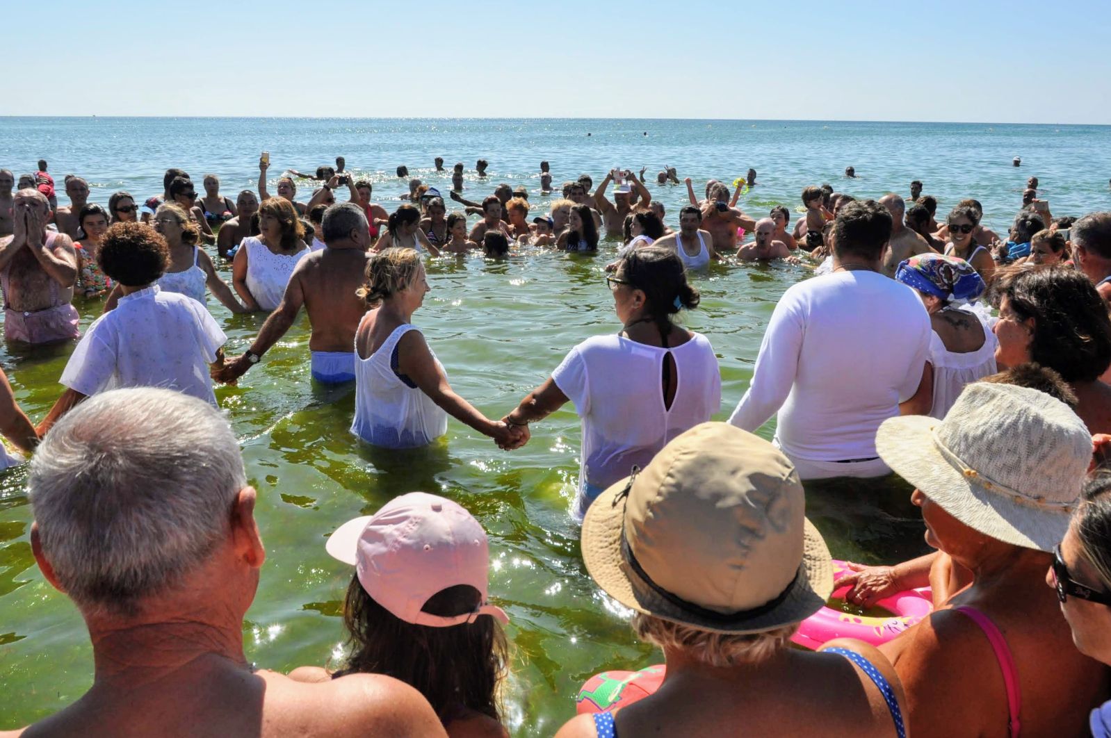 Praia da Manta Rota revive  a tradição do Banho Santo