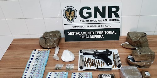 GNR: Dois detidos com mais de 2 500 doses de estupefacientes em Albufeira