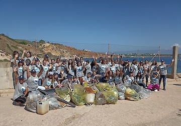 Vila do Bispo: Acção de limpeza na praia e Porto de Pescada Baleeira, no âmbito do Dia Internacional da Limpeza Costeira