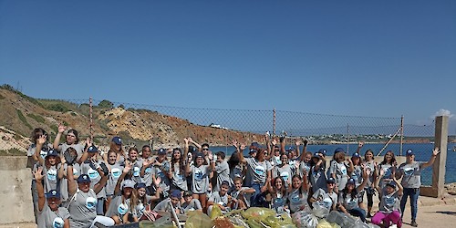 Vila do Bispo: Acção de limpeza na praia e Porto de Pescada Baleeira, no âmbito do Dia Internacional da Limpeza Costeira