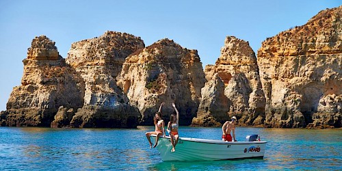 Região tem peso de 40% neste indicador turístico: Dormidas no Algarve disparam para 3 milhões em Agosto
