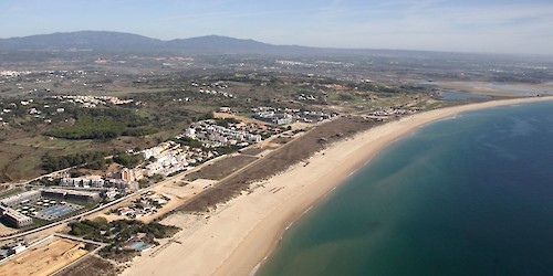 " Renomear "estrada da Meia Praia" em "Avenida Baía de Lagos" "