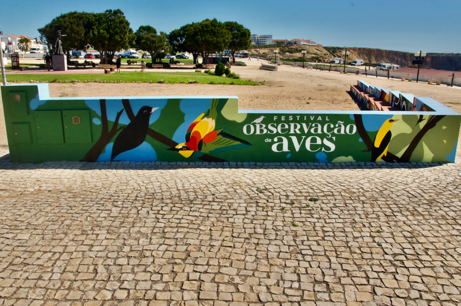 Sagres tem mural de arte pública alusivo ao "Festival de Observação de Aves & Actividades de Natureza"