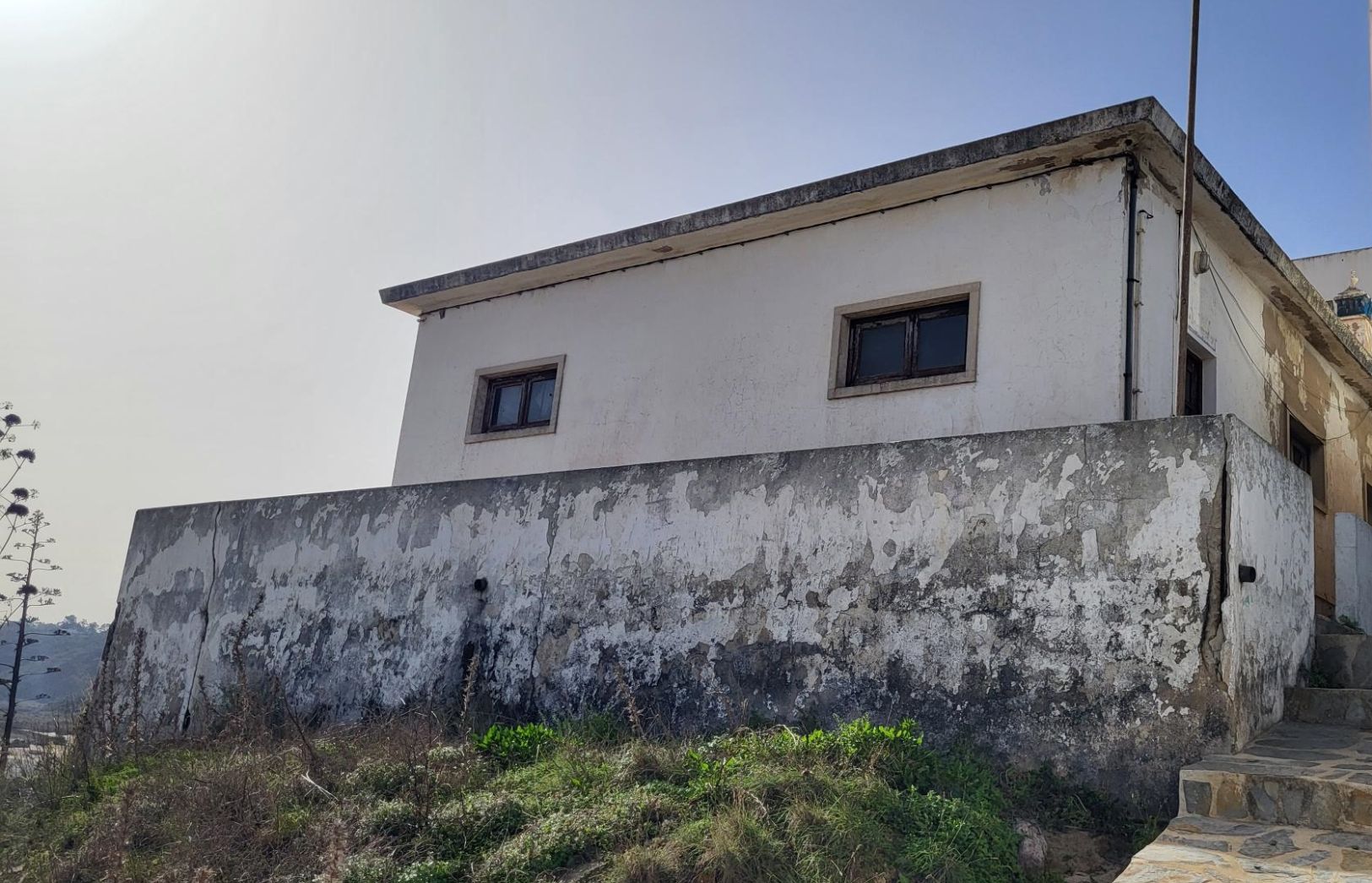 Câmara Municipal de Aljezur quer recuperar o Edifício da GNR na Praia de Odeceixe