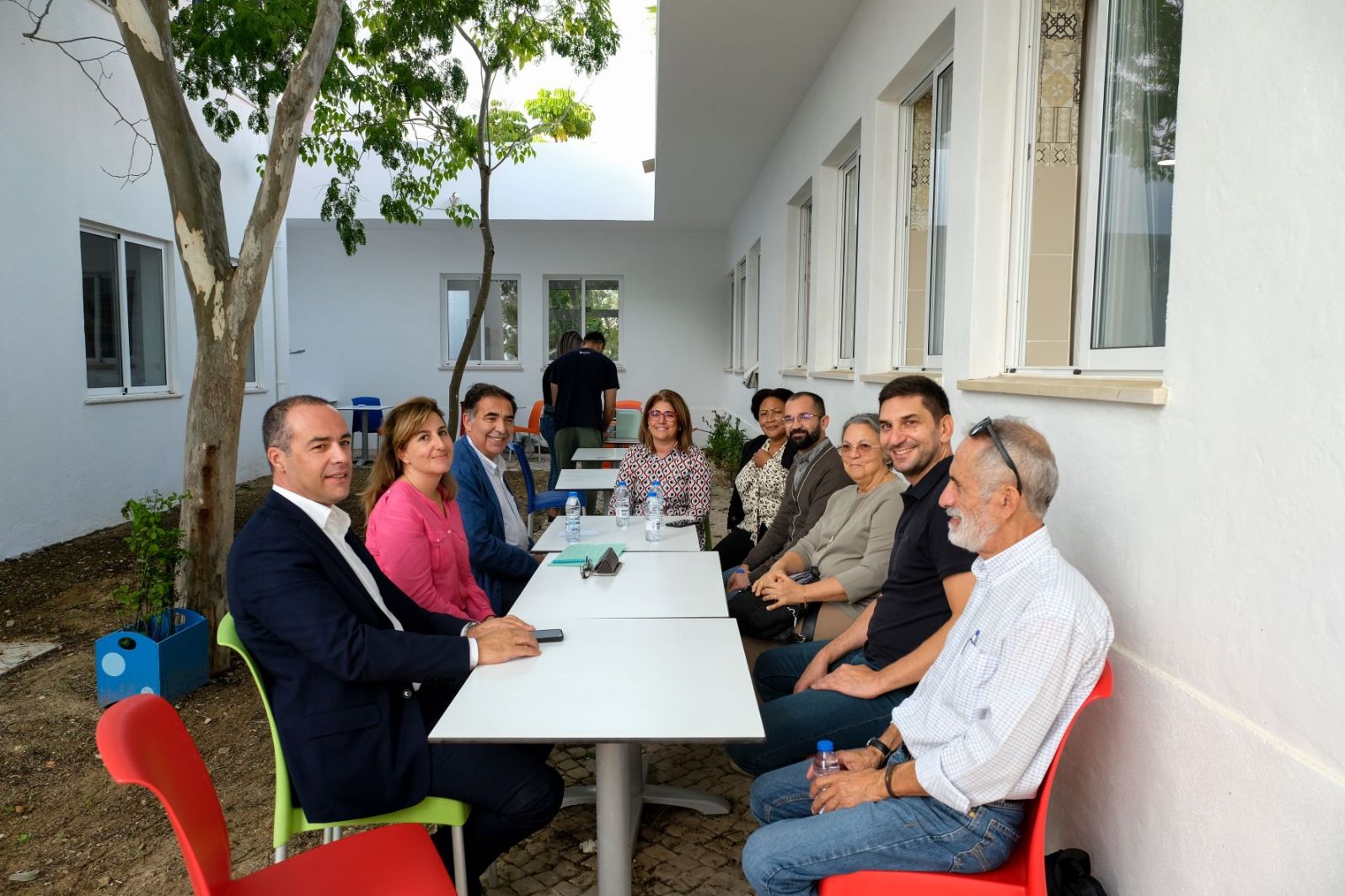 CCDR Algarve, segurança social e município de Faro em visita de trabalho ao centro de acolhimento de emergência social e horta solidária do banco alimentação do Algarve