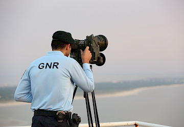 GNR detecta 30 migrantes no mar Egeu