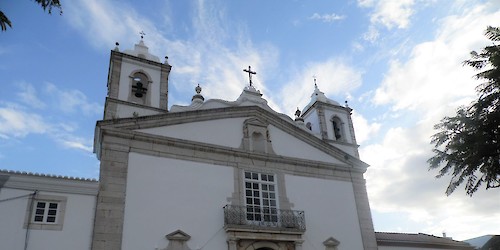 Homem bêbado vai à Missa do Galo na Igreja de Santa Maria, em Lagos, fala mais alto do que o padre, chama por Jesus Cristo e obriga à intervenção da PSP