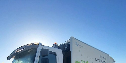 Município de Aljezur reforça serviço de recolha de resíduos urbanos, com novo camião