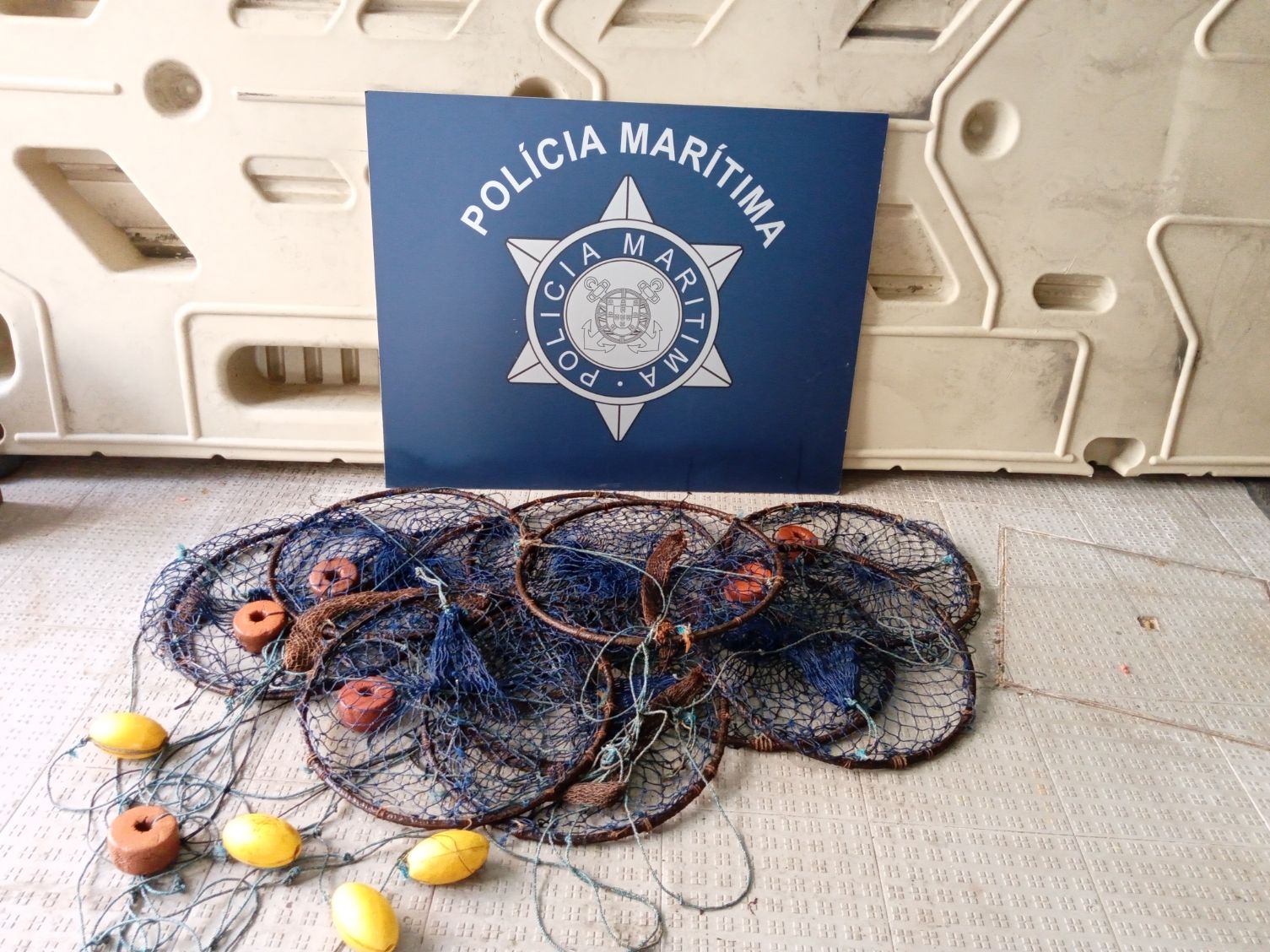 Polícia Marítima apreende 60kg de caranguejo-mouro e 11 artes de pesca em Tavira