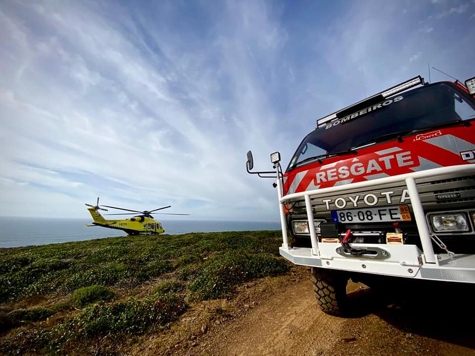 Bombeiros de Vila do Bispo em Resgate Terrestre no Miradouro da Barriga, Freguesia de Vila do Bispo e Raposeira