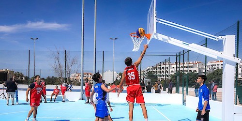 Albufeira é o primeiro município algarvio a dispor de campos “3x3 BasketArt” para a prática do basquetebol informal
