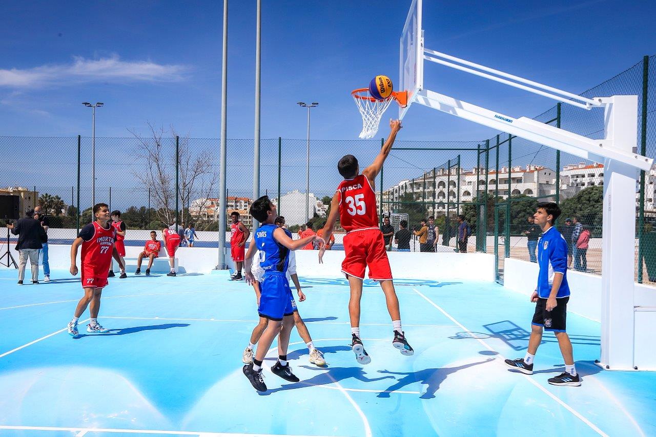 Albufeira é o primeiro município algarvio a dispor de campos “3x3 BasketArt” para a prática do basquetebol informal