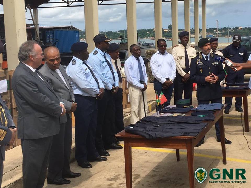 GNR: Doação de fardamento às Forças de Seguranças de S. Tomé e Príncipe