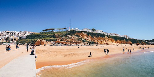 Albufeira volta a hastear 26 bandeiras azuis no verão deste ano