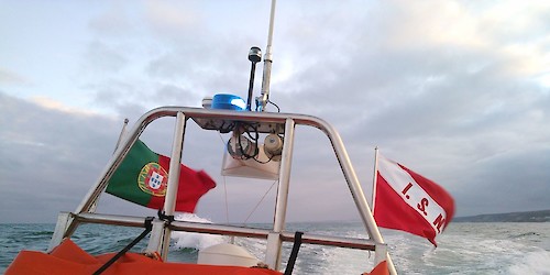Estação Salva-vidas de Sagres resgata mulher após queda entre a praia do Zavial e a praia das Furnas em Vila do Bispo