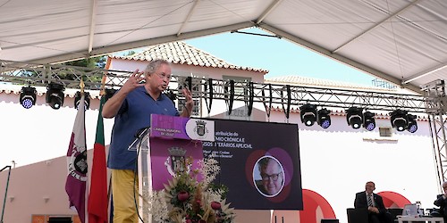 Miguel Esteves Cardoso feliz por receber em Loulé primeiro prémio de uma grande carreira