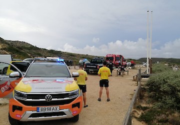 Pescador morre entre a praia da Amoreira e a praia do Monte Clérigo em Aljezur