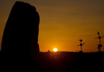 Jornadas Europeias de Arqueologia 2023 - Sunset Megalítico: iluminado passeio noturno com os menires de Vila do Bispo