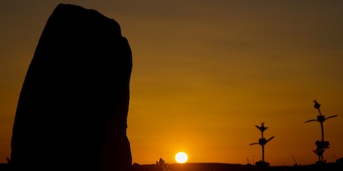 Jornadas Europeias de Arqueologia 2023 - Sunset Megalítico: iluminado passeio noturno com os menires de Vila do Bispo