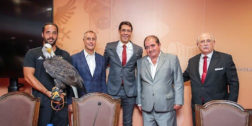 Rui Costa recebido no salão nobre de Albufeira no dia em que inaugura a Casa 61 do S.L. Benfica