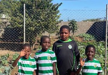 A ONGD Um Pequeno Gesto, em conjunto com a Fundação Sporting, levam equipamentos desportivos até Moçambique