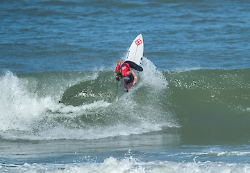 Surfista portuguesa chegou às meias-finais da 2ª etapa do circuito de qualificação regional europeu 2023/2024