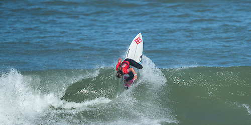 Surfista portuguesa chegou às meias-finais da 2ª etapa do circuito de qualificação regional europeu 2023/2024