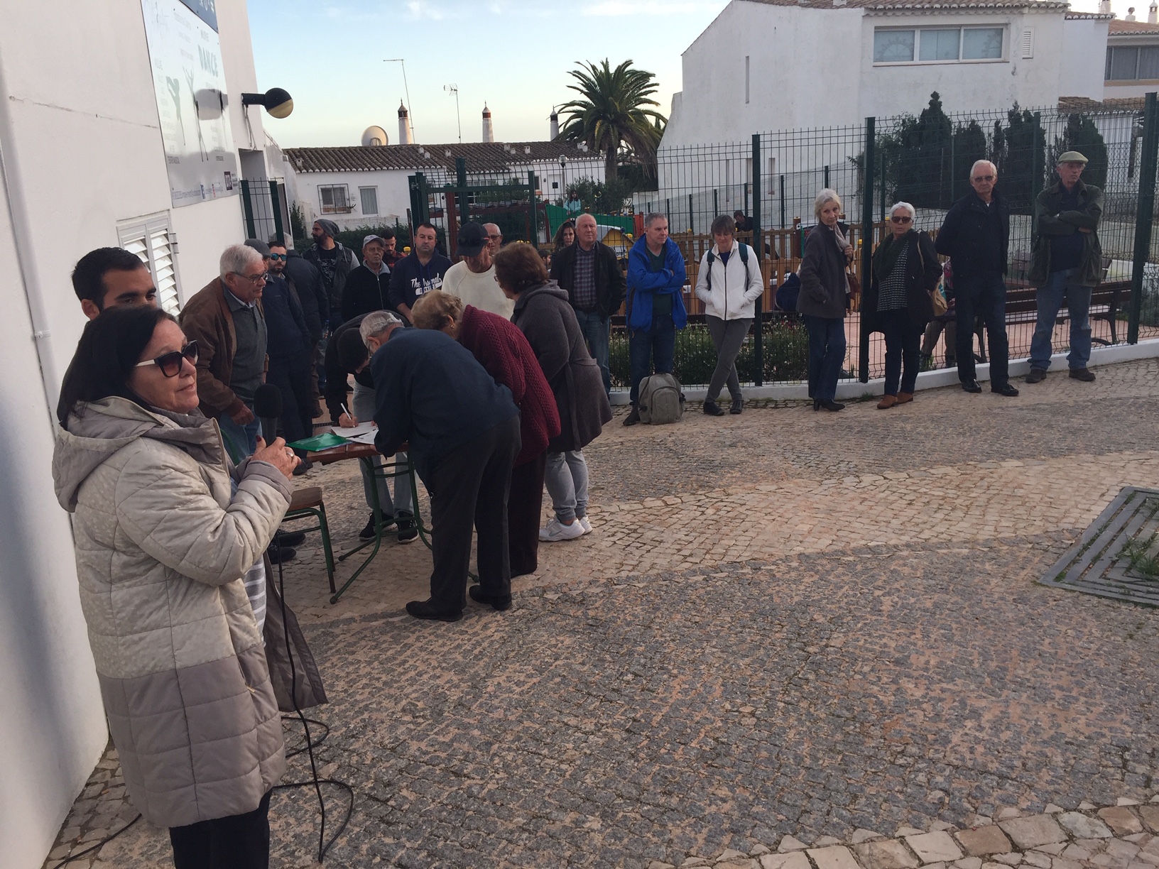 PCP apresenta moção contra o encerramento da estação dos CTT na Vila da Luz