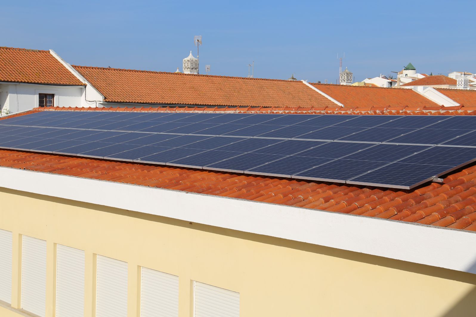 Vila do Bispo instala painéis fotovoltaicos nos edifícios públicos