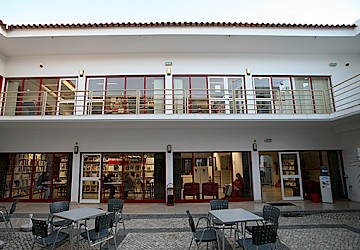 Biblioteca Municipal de Lagos com oferta diversificada