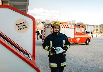 Dez associações de bombeiros do distrito de Faro recebem equipamentos elétricos para reciclagem