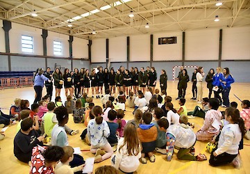 Seleção Feminina sub-16 visita escola em Vila Real de Santo António