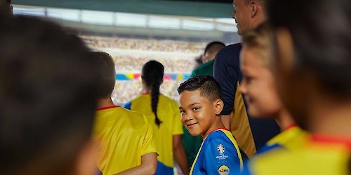 Lidl dá a oportunidade a 33 crianças que vivam em Portugal de entrarem em campo com os jogadores da seleção nacional