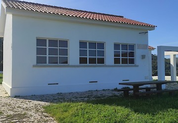 Município de Aljezur leva crianças ao núcleo museológico da escola da Vilarinha, na Bordeira para conhecerem a escola de antigamente