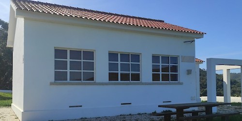 Município de Aljezur leva crianças ao núcleo museológico da escola da Vilarinha, na Bordeira para conhecerem a escola de antigamente