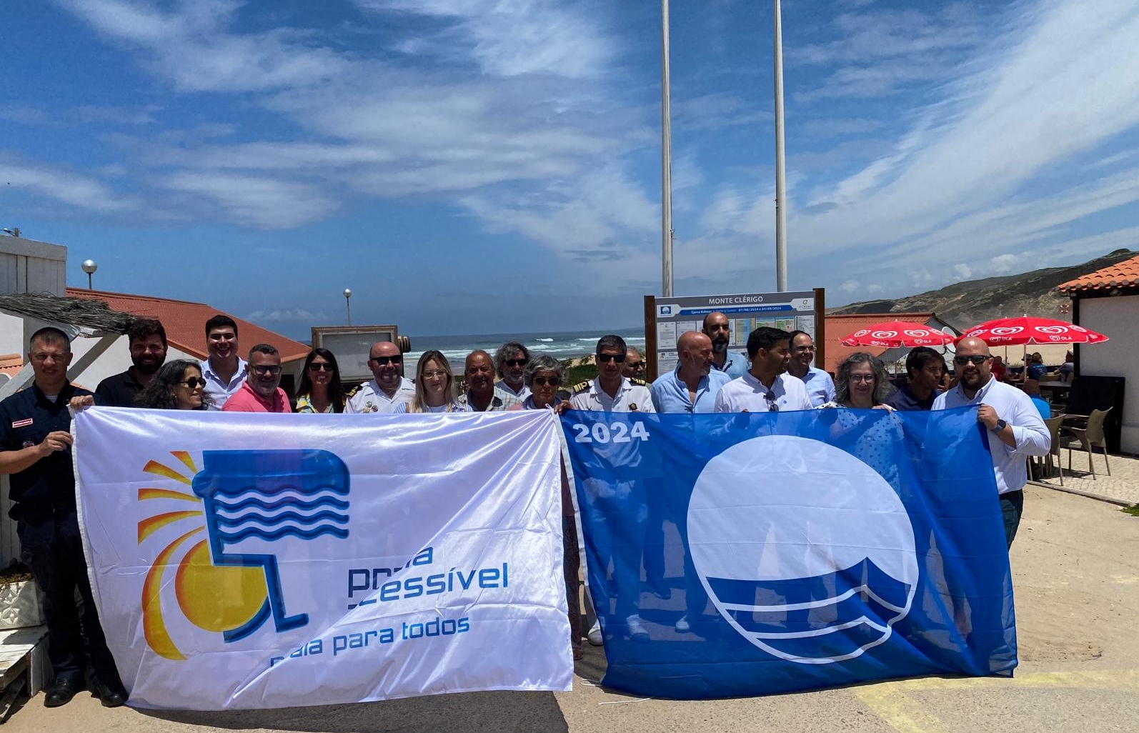 Hasteada a Bandeira Azul em quatro praias de Aljezur