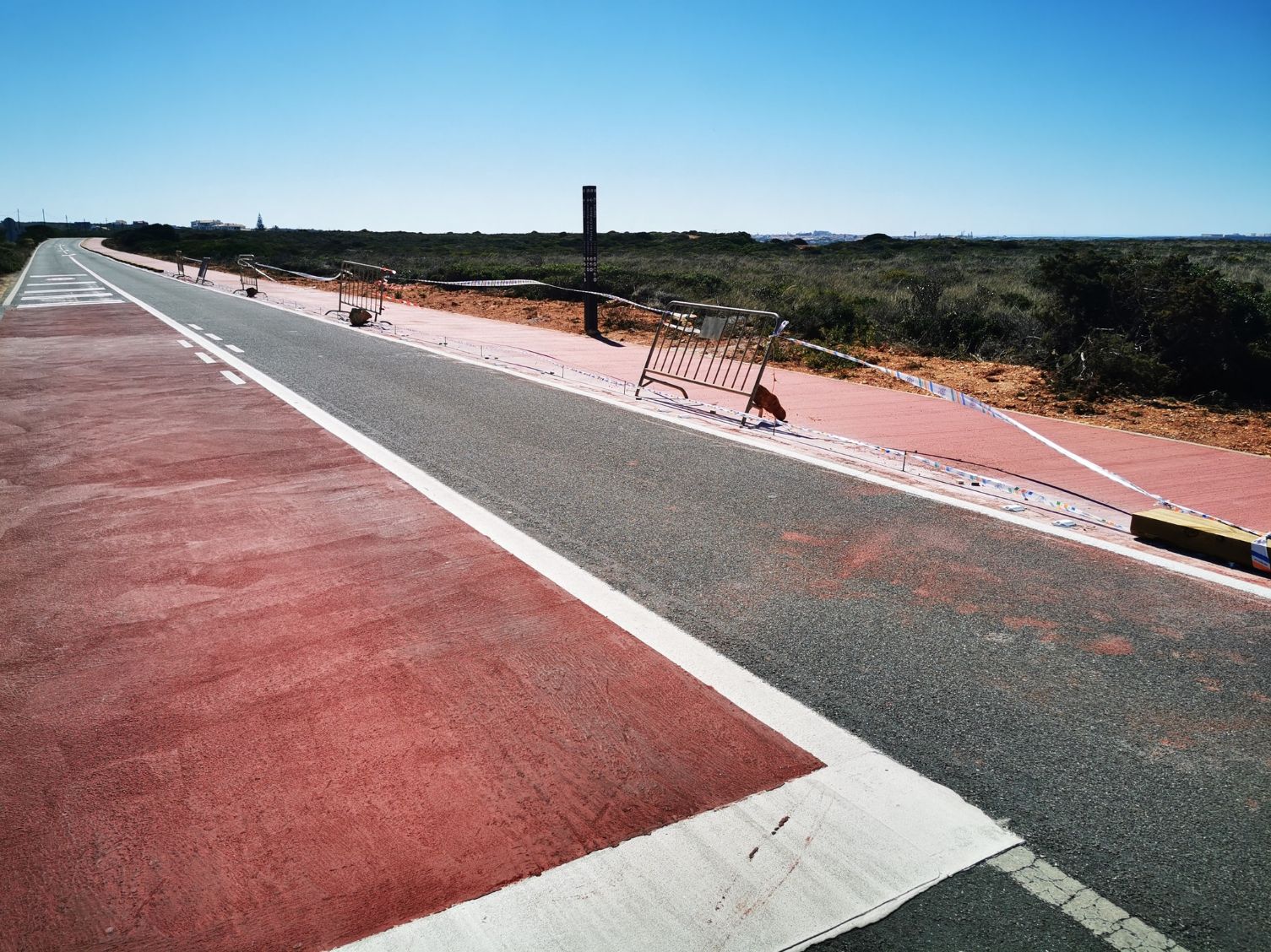 Câmara Municipal de Vila do Bispo manifesta o total repúdio pelo roubo de alguns separadores da ciclovia entre a Vila de Sagres e o Cabo de São Vicente